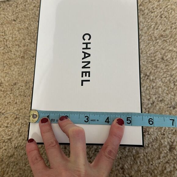 Empty CHANEL Box with Ribbon - Picture 8 of 10